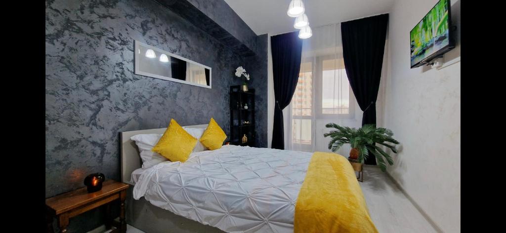 En eller flere senge i et værelse på The Royal Central Escape near Palas Mall