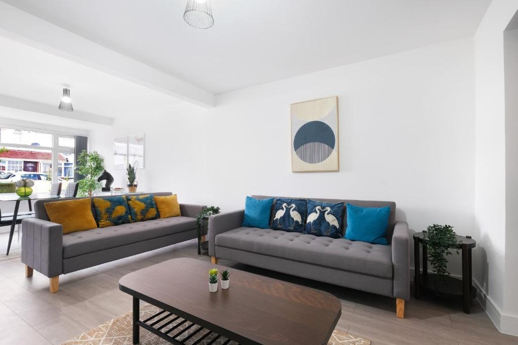 Φωτογραφία από το άλμπουμ του Stylish 2 Bedroom Serviced House in Slough στο Σλάου