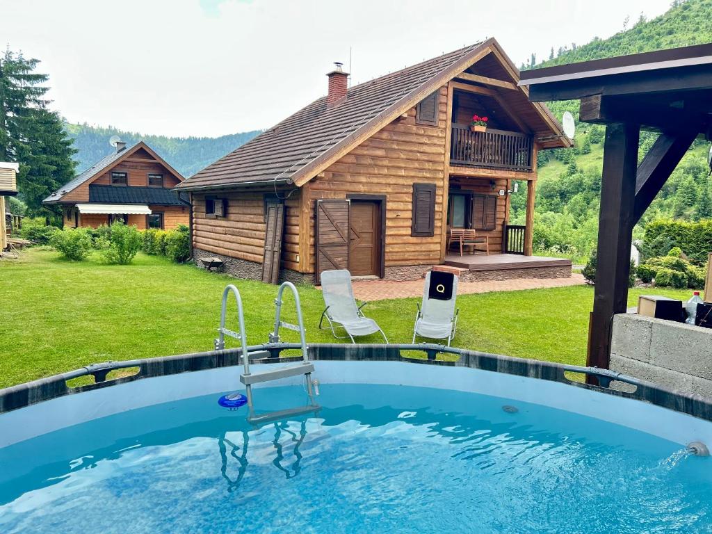 Bazén v ubytování Chata Simon nebo v jeho okolí