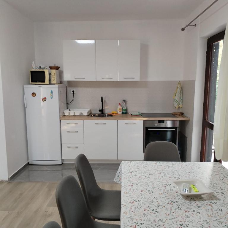 Kuchyň nebo kuchyňský kout v ubytování Mondeno apartments