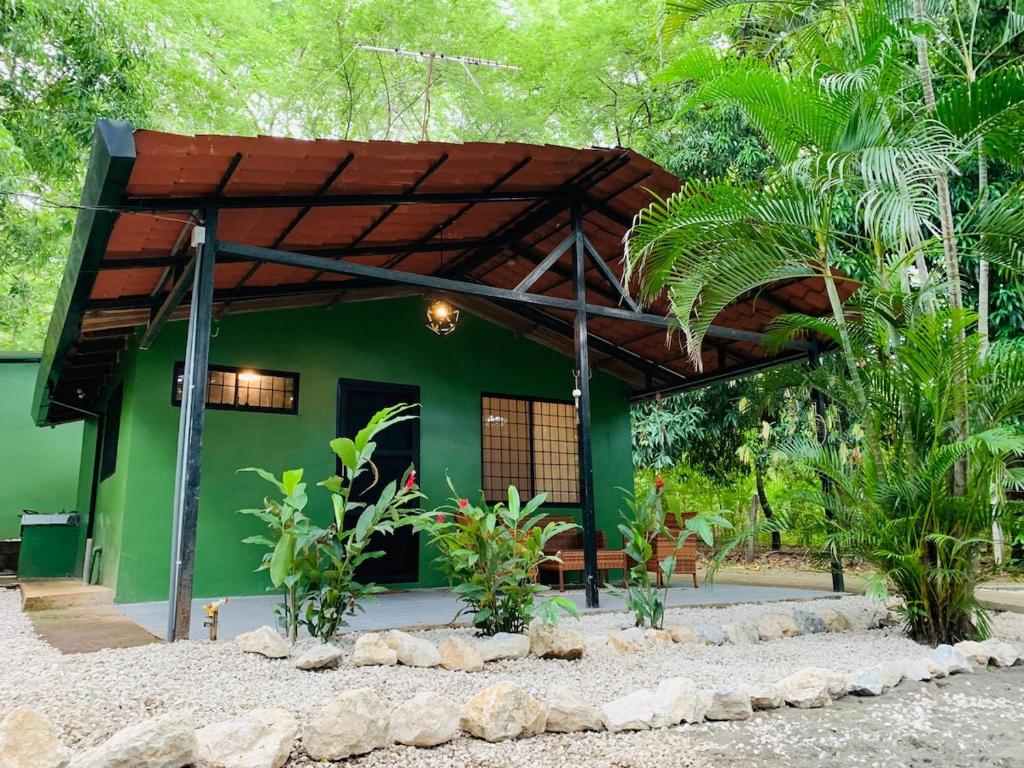 Vườn quanh Casa Hoja Eco-Cabina Surf House