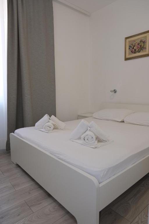 Posteľ alebo postele v izbe v ubytovaní Sesar Apartments Krk - No. 2 Vinko