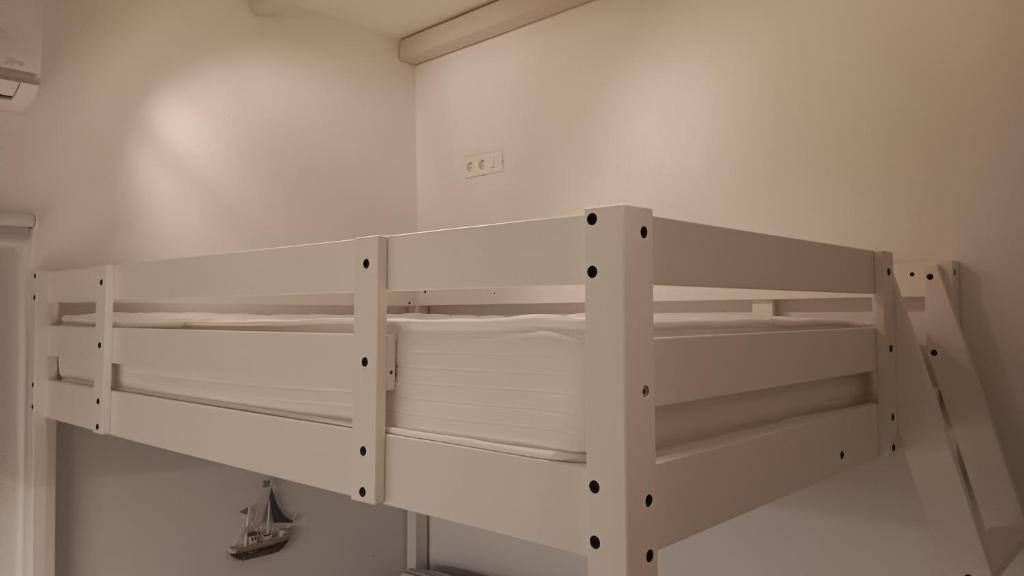 Letto o letti a castello in una camera di Stilvi Milos