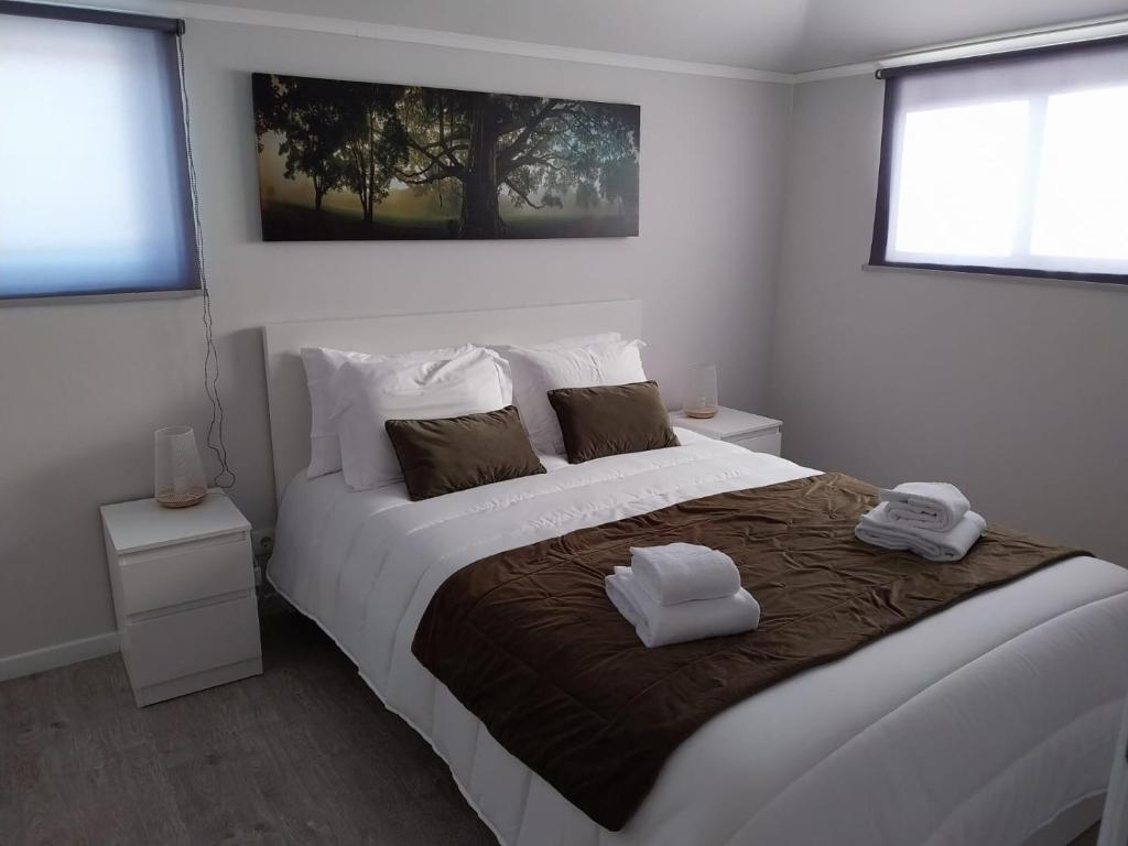 En eller flere senge i et værelse på Apartamentos do Lameirinho