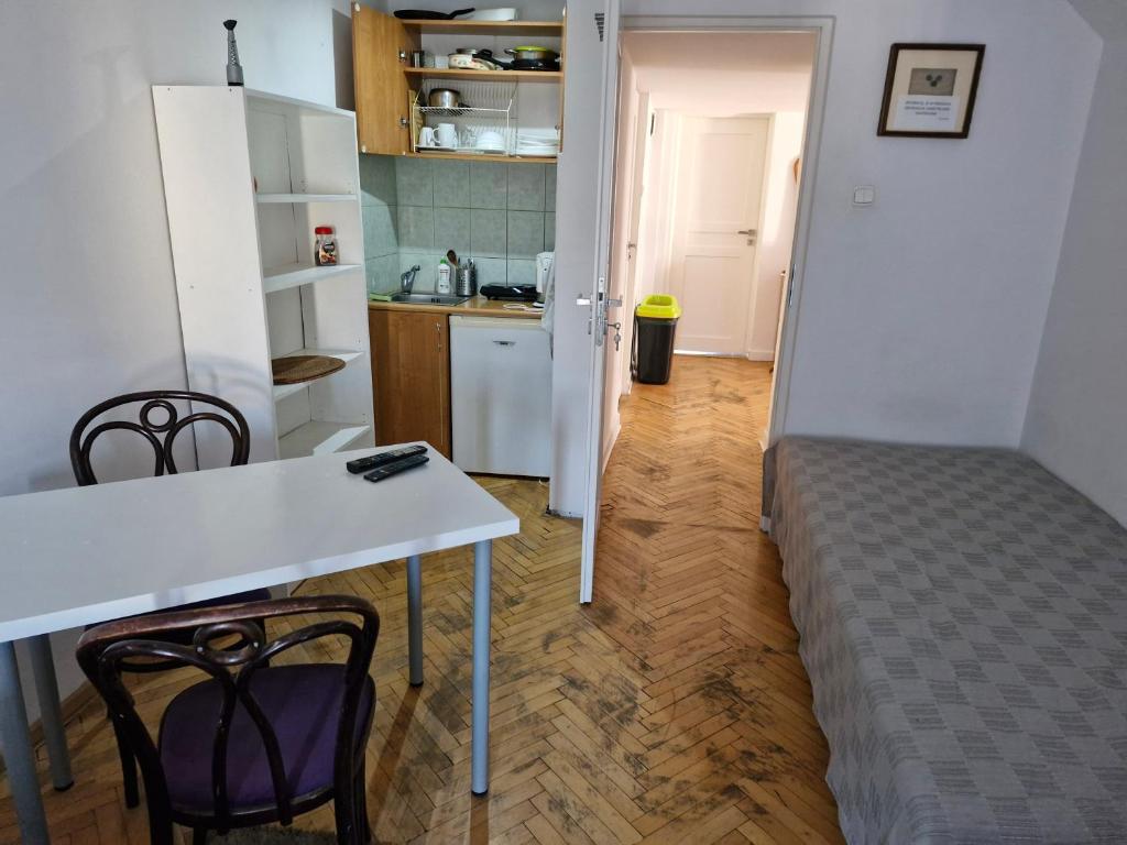Kuchnia lub aneks kuchenny w obiekcie Apartament Cichy i Wygodny