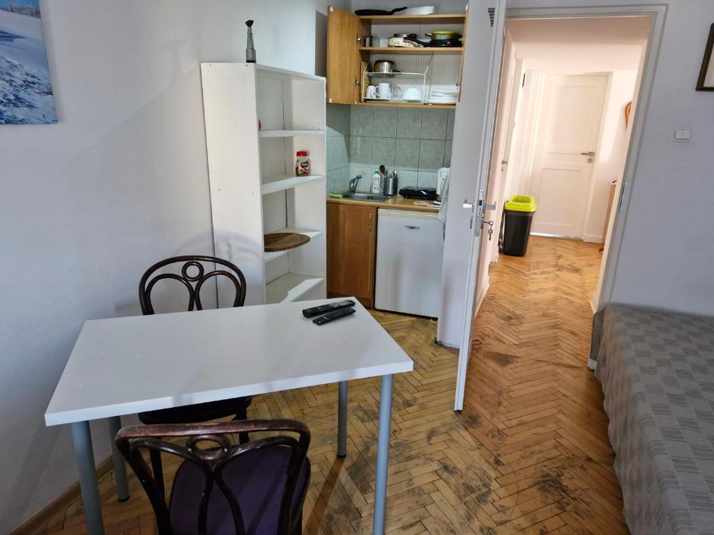Kuchnia lub aneks kuchenny w obiekcie Apartament Cichy i Wygodny