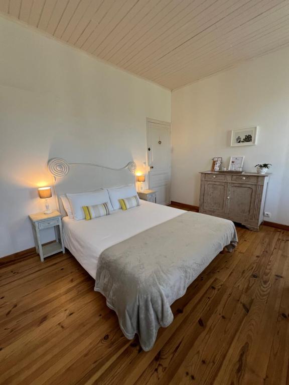 Postel nebo postele na pokoji v ubytování L'Estanquet Bed and Breakfast pdj offert