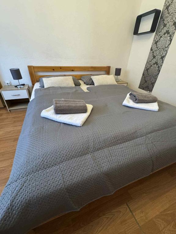 Postel nebo postele na pokoji v ubytování Gábor Áron Apartment