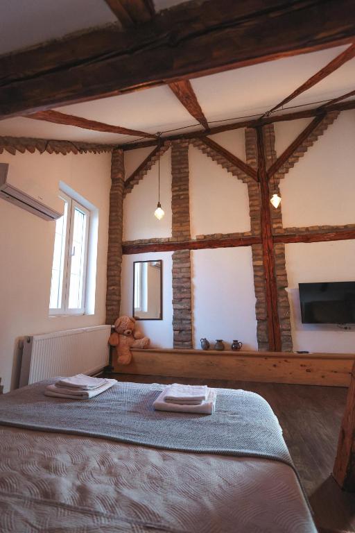 A bed or beds in a room at Apartmani Kačara