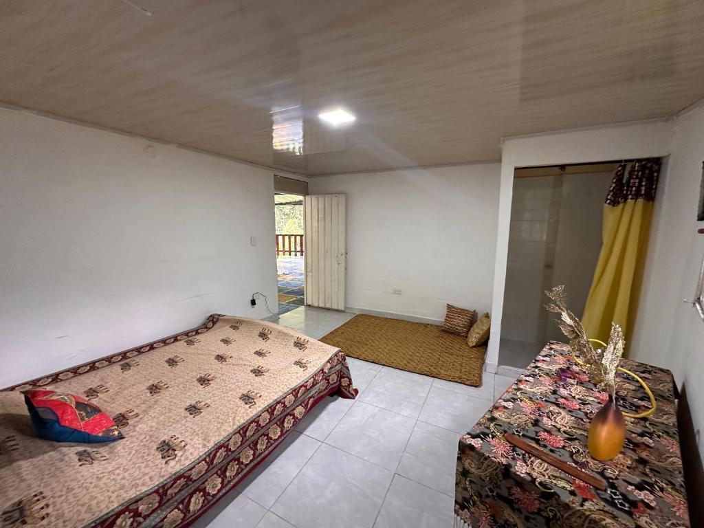 Postel nebo postele na pokoji v ubytování La Casa De Los Sueños Colombia Centro de Bienestar y Hostel Temático Ancestral