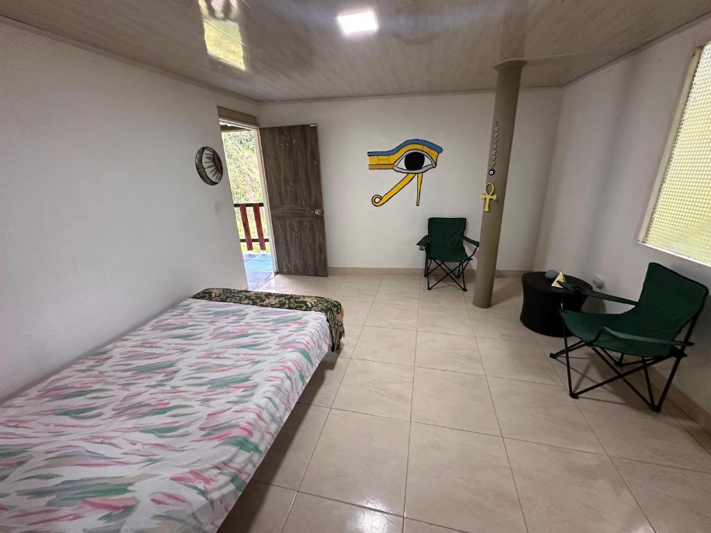 Postel nebo postele na pokoji v ubytování La Casa De Los Sueños Colombia Centro de Bienestar y Hostel Temático Ancestral