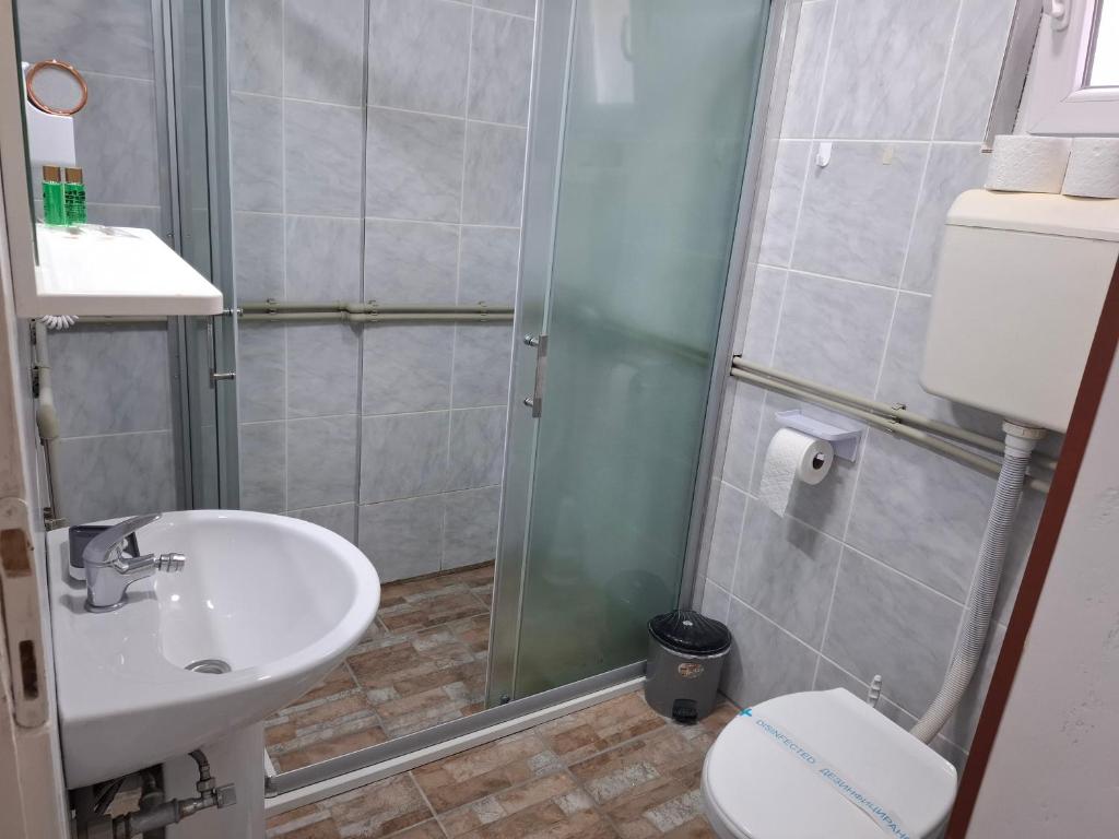Koupelna v ubytování Apartment Kiril