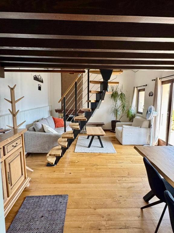 Posezení v ubytování Chalet avec vue panoramique sur les montagnes
