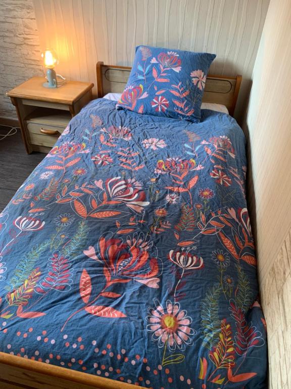 Postel nebo postele na pokoji v ubytování Chambre 4 avec un lit simple