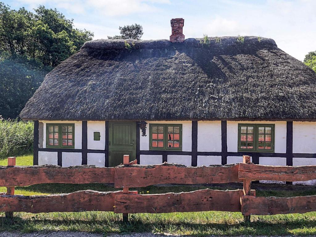 Το κτήριο όπου στεγάζεται  η παραθεριστική κατοικία