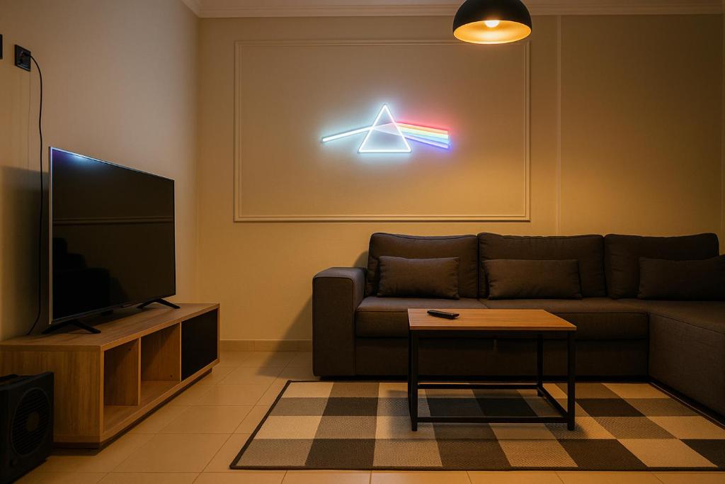 TV a/nebo společenská místnost v ubytování The Prism Apartment