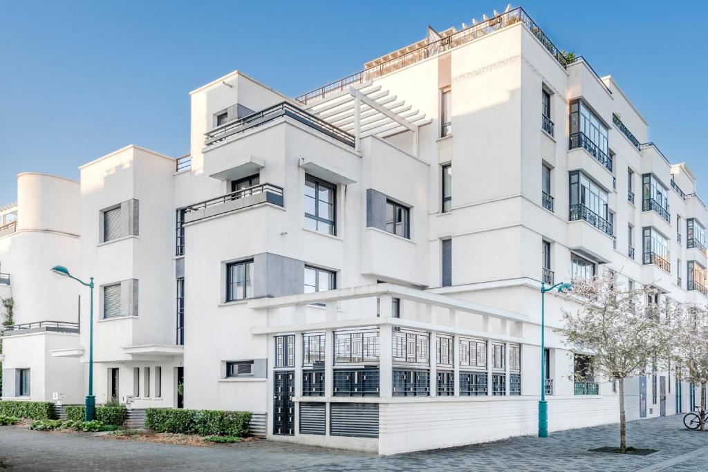 an image of a white building at Madison House Disneyland Paris - 8 pers - 4 Ch - 10 min in Chessy