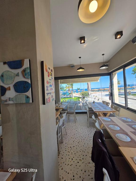 Sophia seaview suites & restaurant - 2