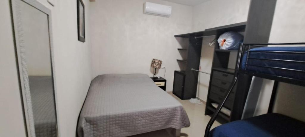 Postel nebo postele na pokoji v ubytování Tres Palmas Departamentos