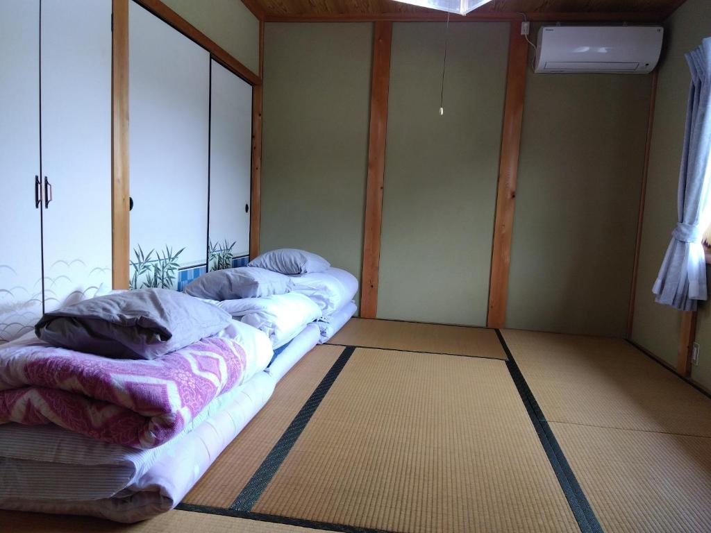 Postel nebo postele na pokoji v ubytování 農園民宿 春名 Farmstay Haruna