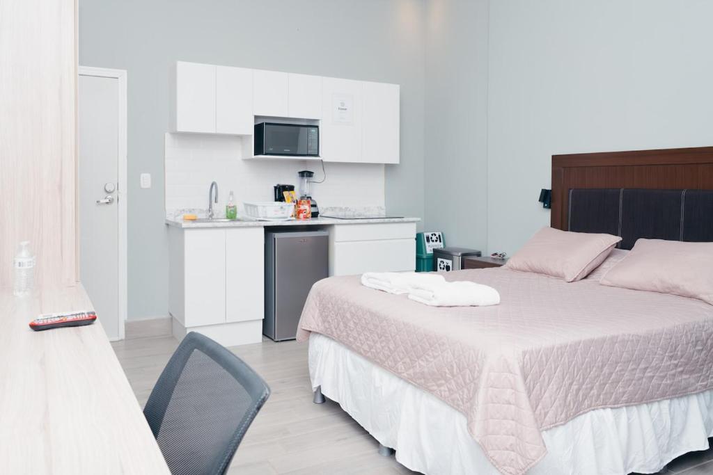 Una cama o camas en una habitación de Santa Rita Apartment#3 near restaurants and market