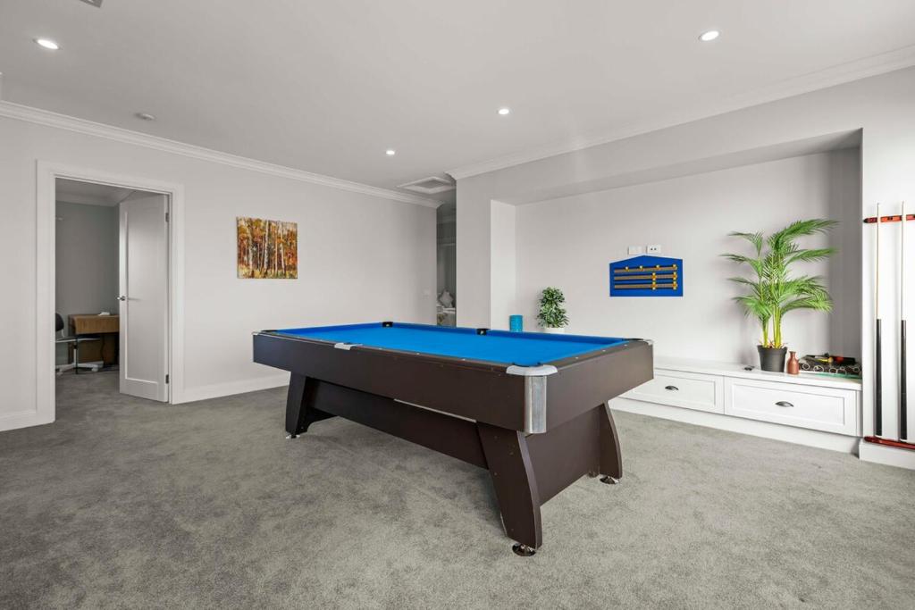 Τραπέζι μπιλιάρδου στο StayAU Contemporary 5BRM Families Home Point Cook
