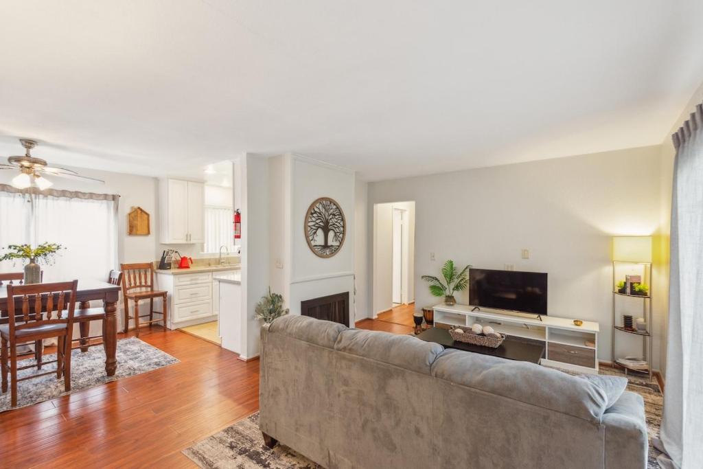 a living room with a couch and a table at Parking,Pet,2bd,2b,WIFI,Smart TVs,Walk to Food,Fun in Long Beach