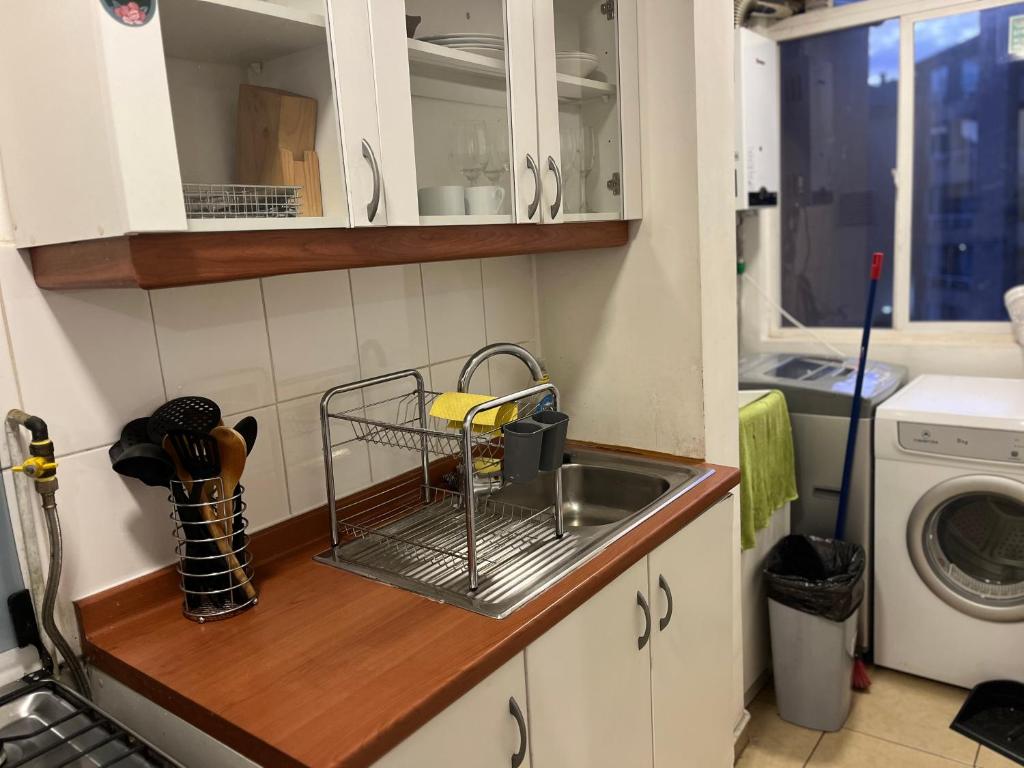Kuchyň nebo kuchyňský kout v ubytování Departamento dos dormitorios nuevo