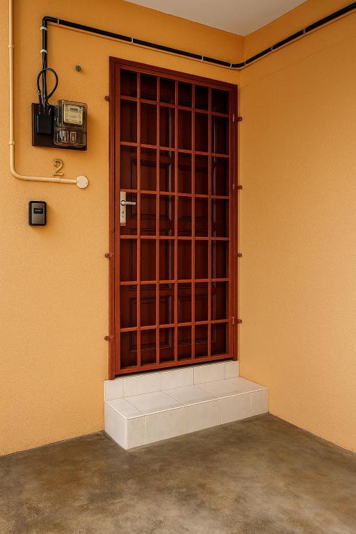 a corner of a room with a wall with a window at Homestay Che Wan Dua in Kuantan