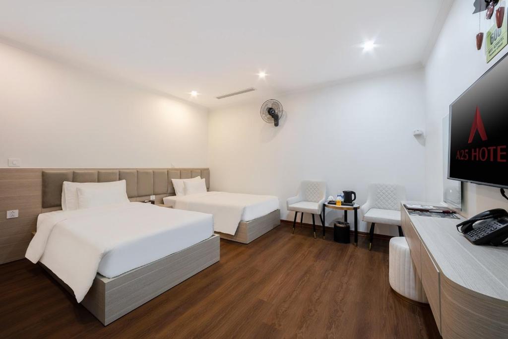 Postel nebo postele na pokoji v ubytování A25 Hotel - Hoàng Đạo Thúy 2
