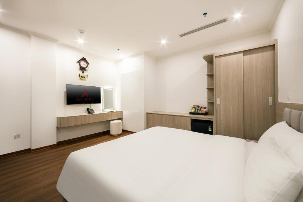 Postel nebo postele na pokoji v ubytování A25 Hotel - Hoàng Đạo Thúy 2