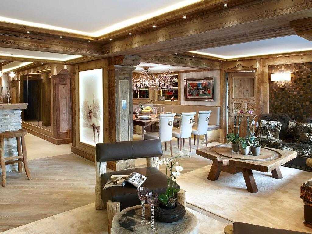 Photo de la galerie de l'établissement Chalet luxueux avec espace détente et spa à Courchevel - FR-1-564-145, à Courchevel