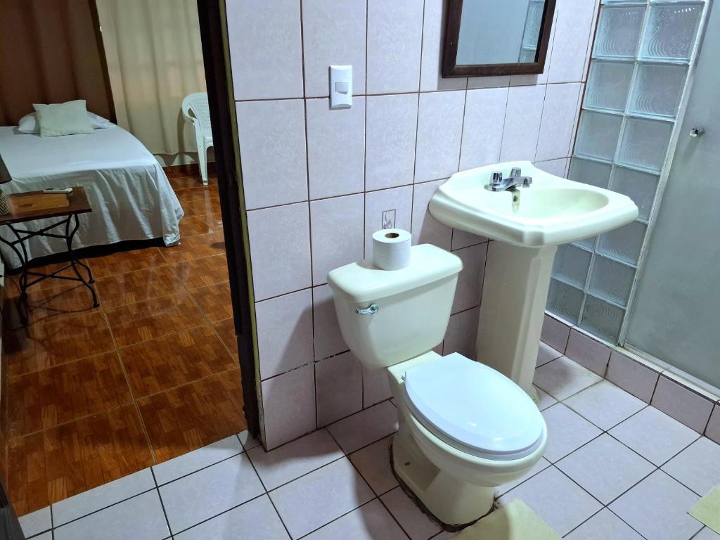 Koupelna v ubytování Hostel del Pacífico