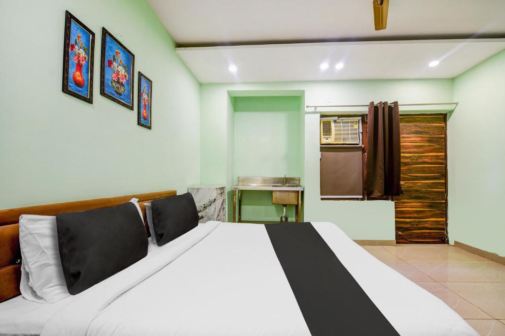 Postel nebo postele na pokoji v ubytování Hotel O Ridge Way Stays