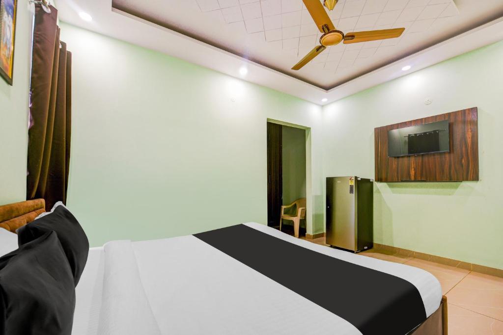 Postel nebo postele na pokoji v ubytování Hotel O Ridge Way Stays