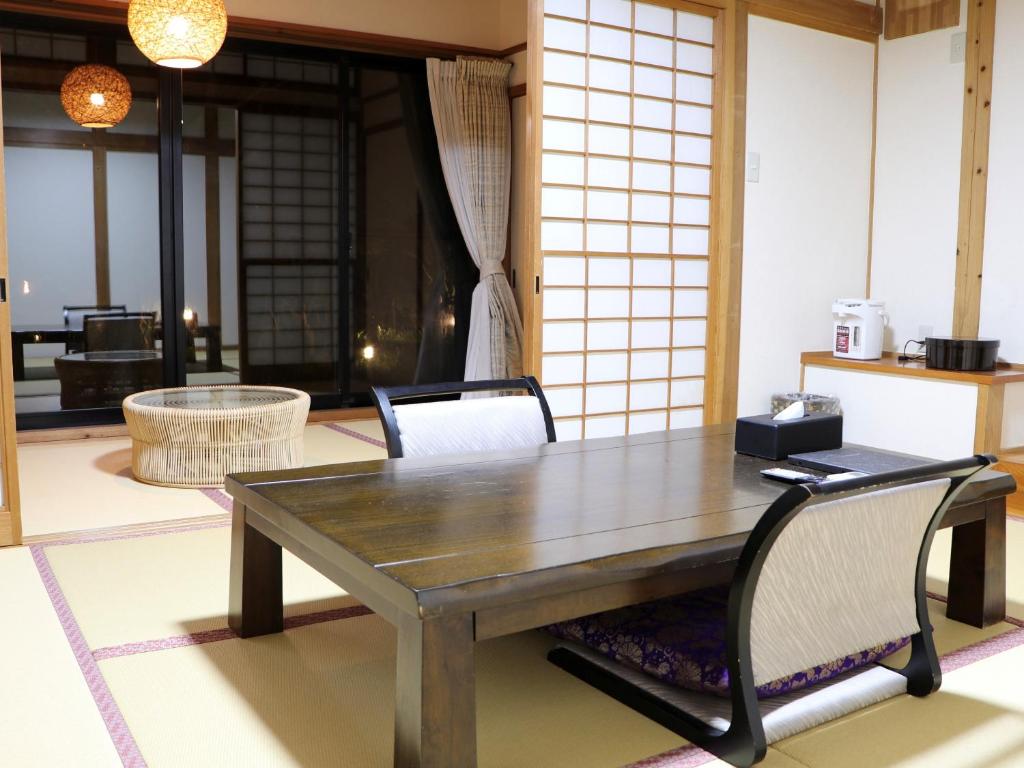 Posezení v ubytování 山川温泉 小杉庵