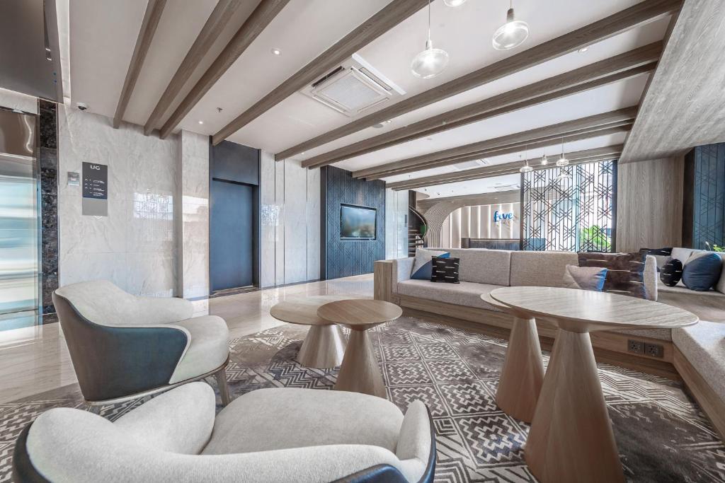 Posezení v ubytování Fives Hotel Johor Bahru City Centre