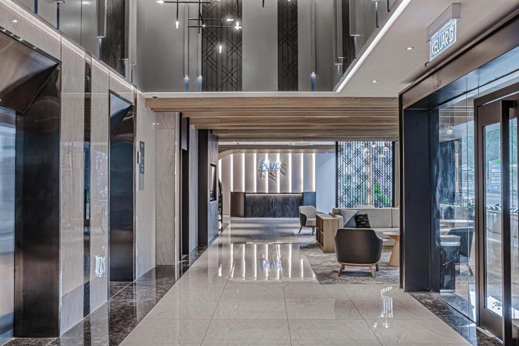 Posezení v ubytování Fives Hotel Johor Bahru City Centre