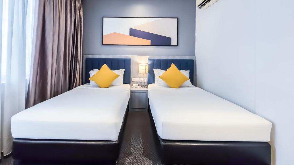 Postel nebo postele na pokoji v ubytování Fives Hotel Johor Bahru City Centre