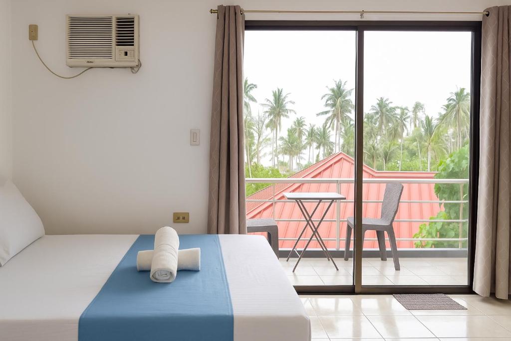 Un pat sau paturi într-o cameră la Yayay Siargao