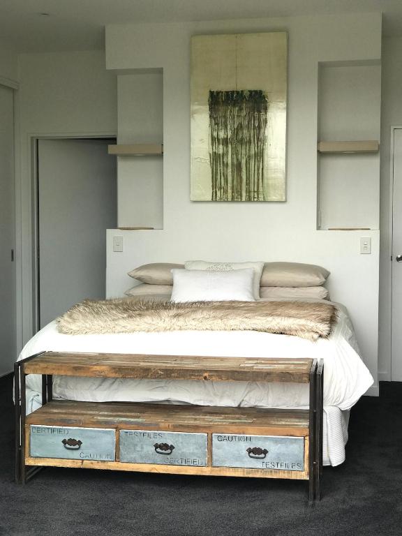 Sunny Modern Family Home - Resim 2