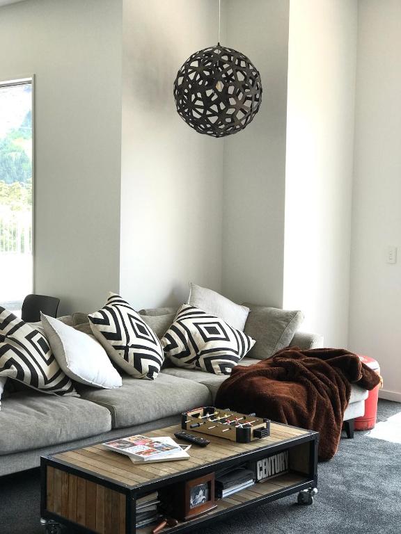 Sunny Modern Family Home - Resim 8