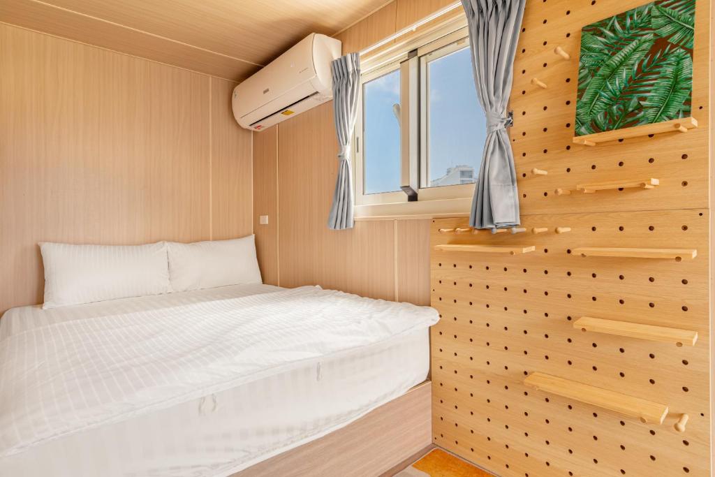 Postel nebo postele na pokoji v ubytování 琉意旅宿