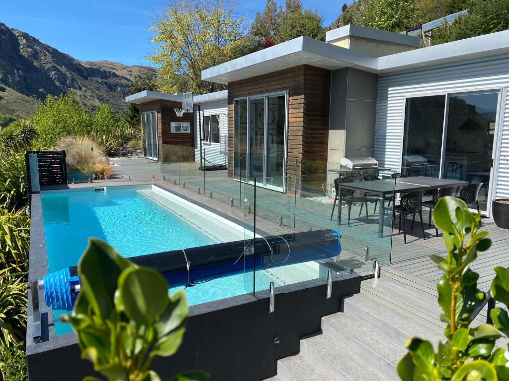 Sunny Modern Family Home - Resim 25