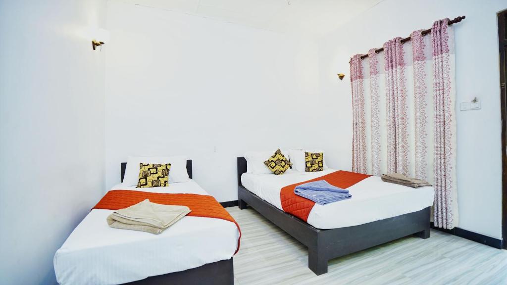 Postel nebo postele na pokoji v ubytování SMW Lodge Sigiriya