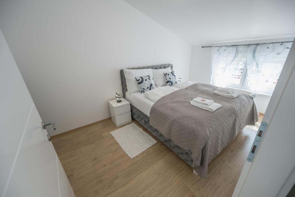 Postel nebo postele na pokoji v ubytování Apartman TRI KRALJA 2