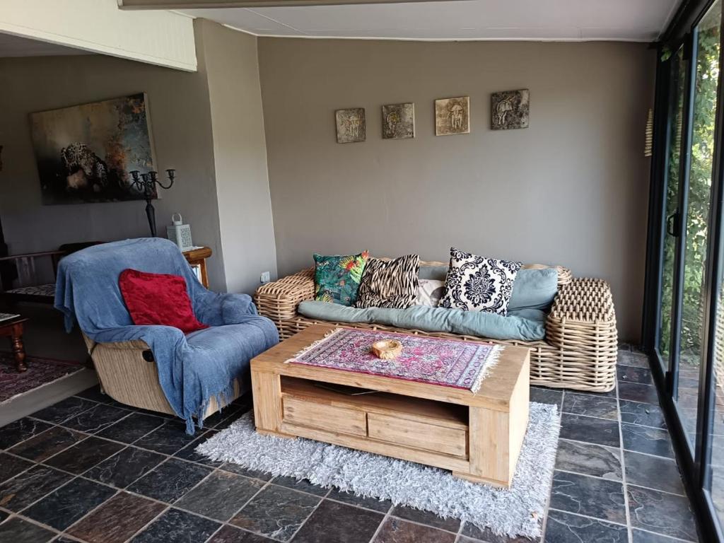 Area soggiorno di Carlsruhe Private Game Reserve Cullinan