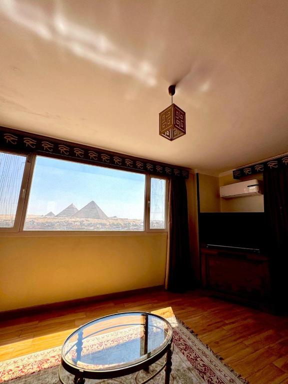 Nespecifikovaný výhled na hory nebo výhled na hory při pohledu z hotelu