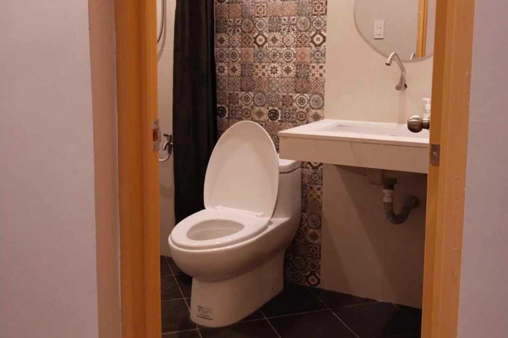 Koupelna v ubytování Hotel Lapira Vigan