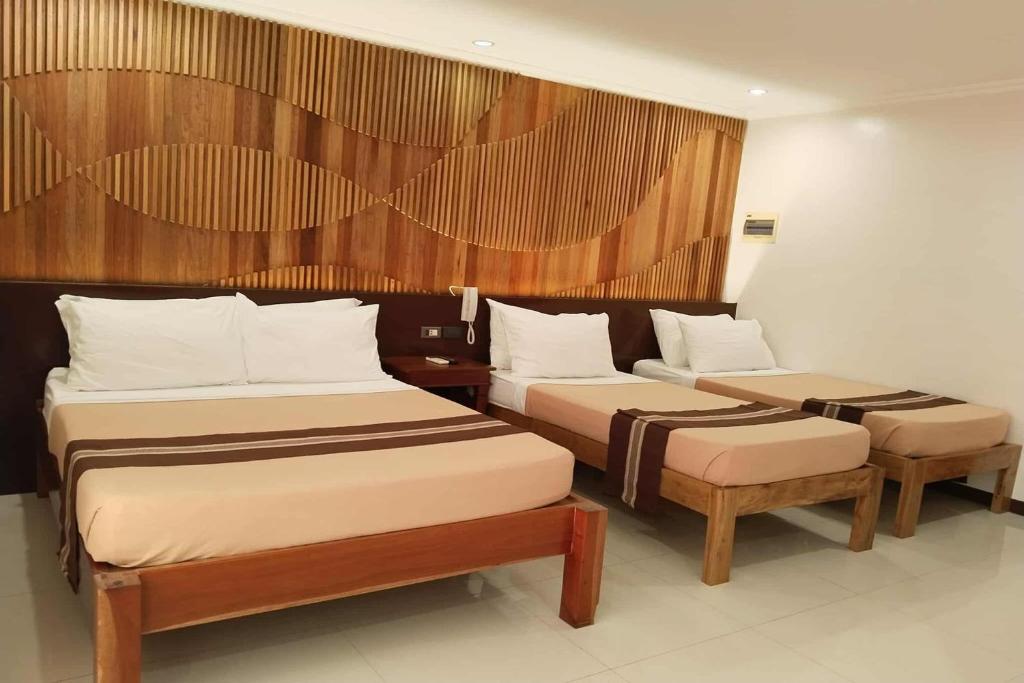 Postel nebo postele na pokoji v ubytování Hotel Lapira Vigan